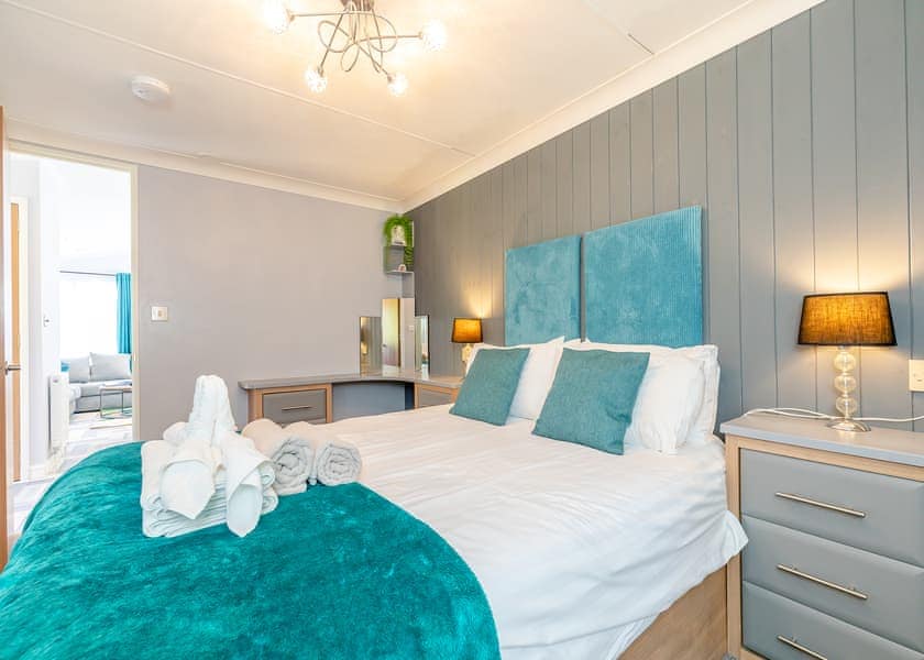 Buxton Pet Friendly Lodge with Hot Tub - Longnor Wood Holiday Park, Longnor, Nr. Buxton