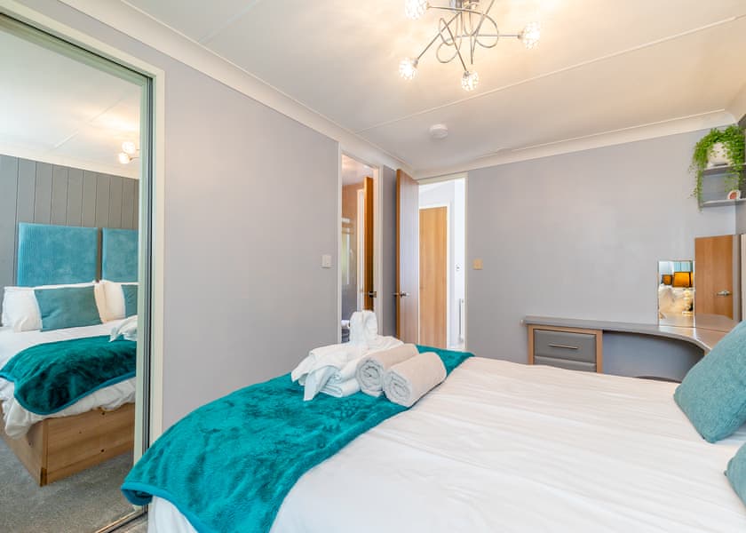 Buxton Pet Friendly Lodge with Hot Tub - Longnor Wood Holiday Park, Longnor, Nr. Buxton