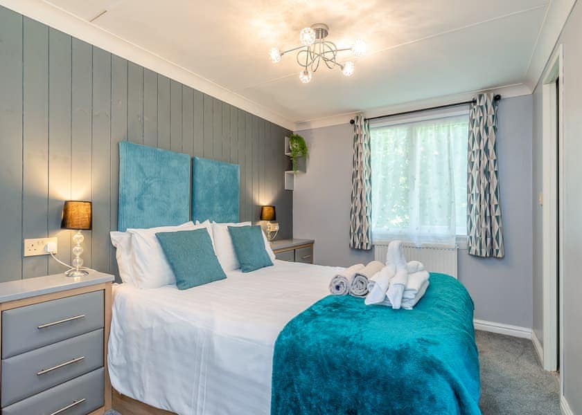 Buxton Pet Friendly Lodge with Hot Tub - Longnor Wood Holiday Park, Longnor, Nr. Buxton