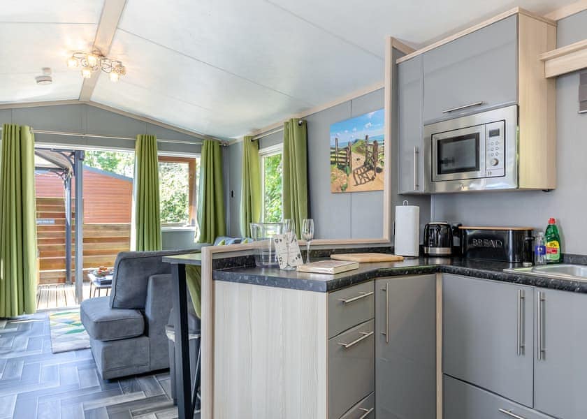 Peak Luxury Lodge - Longnor Wood Holiday Park, Longnor, Nr. Buxton