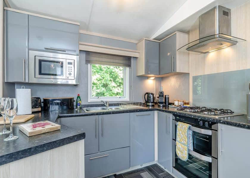 Peak Luxury Lodge - Longnor Wood Holiday Park, Longnor, Nr. Buxton