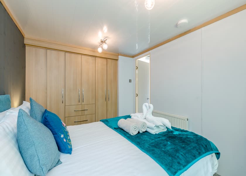 Peak Luxury Lodge - Longnor Wood Holiday Park, Longnor, Nr. Buxton
