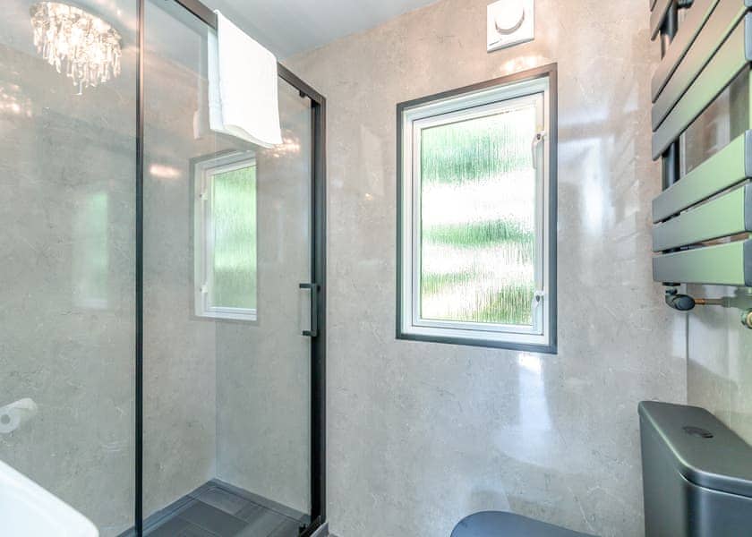 Peak Luxury Lodge - Longnor Wood Holiday Park, Longnor, Nr. Buxton