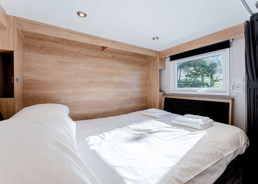 Hillside Cabin - Love2Stay Mid Wales, Newtown