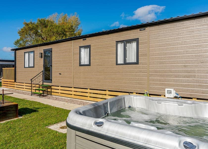 Woodland Lodge 2 - Love2Stay Mid Wales, Newtown