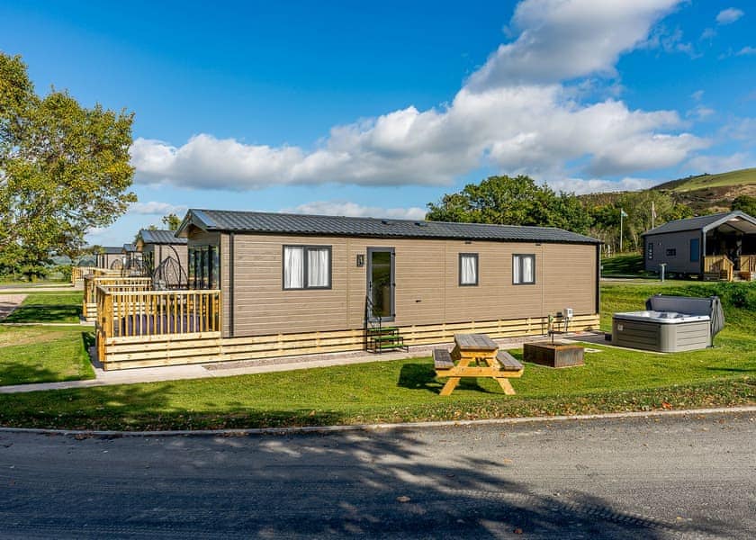 Woodland Lodge 2 - Love2Stay Mid Wales, Newtown