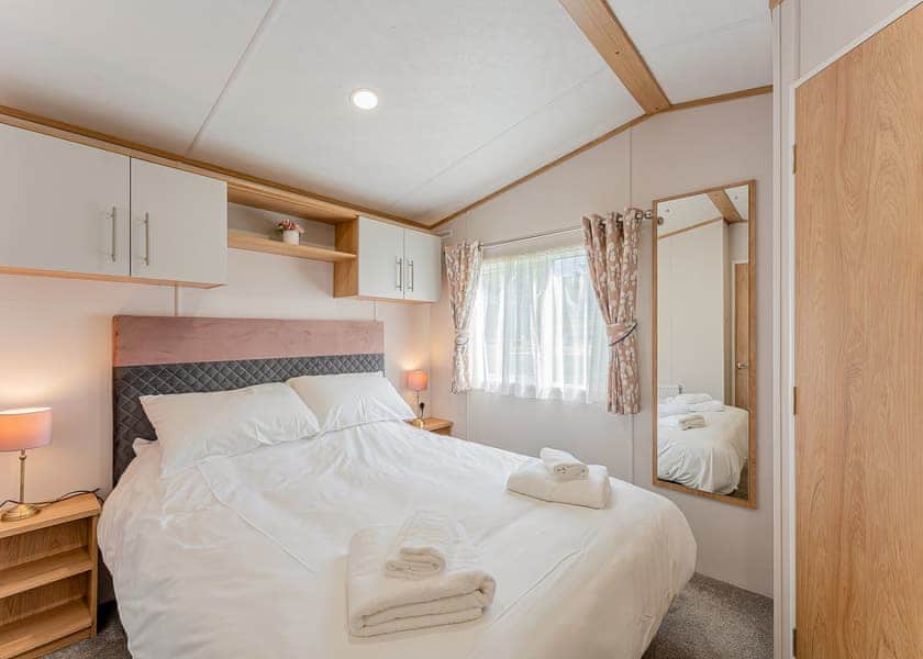 Woodland Lodge 2 - Love2Stay Mid Wales, Newtown