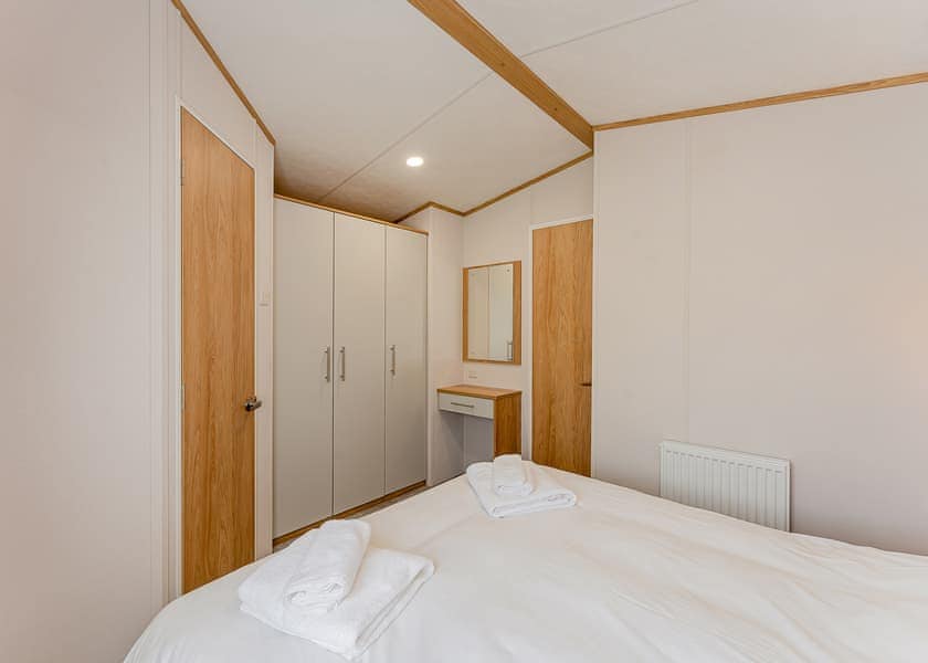Woodland Lodge 2 - Love2Stay Mid Wales, Newtown