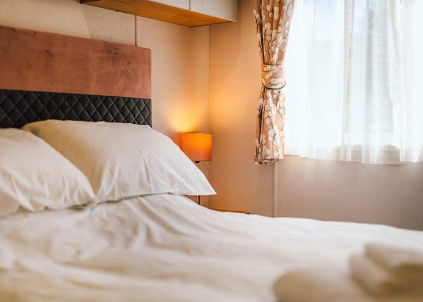 Woodland Lodge 2 - Love2Stay Mid Wales, Newtown