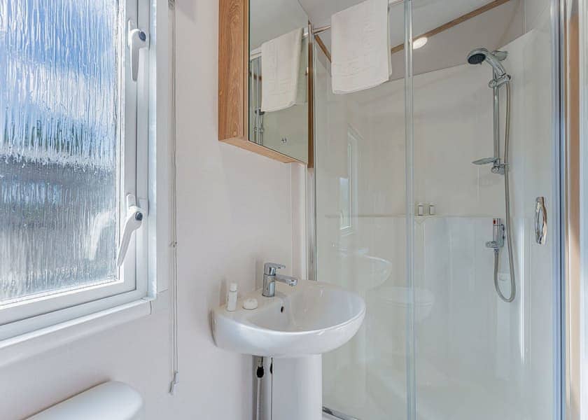 Woodland Lodge 2 - Love2Stay Mid Wales, Newtown