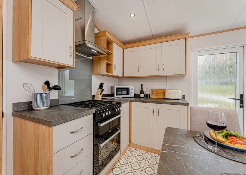 Woodland Lodge 3 - Love2Stay Mid Wales, Newtown