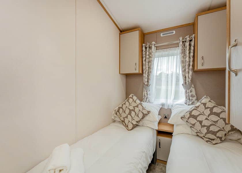 Woodland Lodge 3 - Love2Stay Mid Wales, Newtown