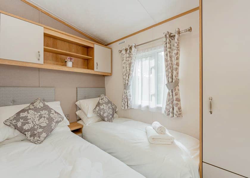 Woodland Lodge 3 - Love2Stay Mid Wales, Newtown
