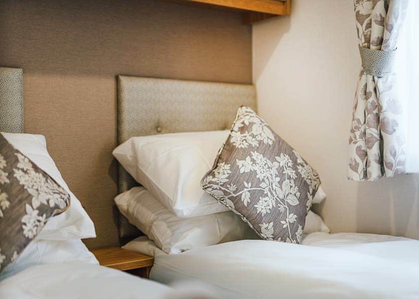 Woodland Lodge 3 - Love2Stay Mid Wales, Newtown
