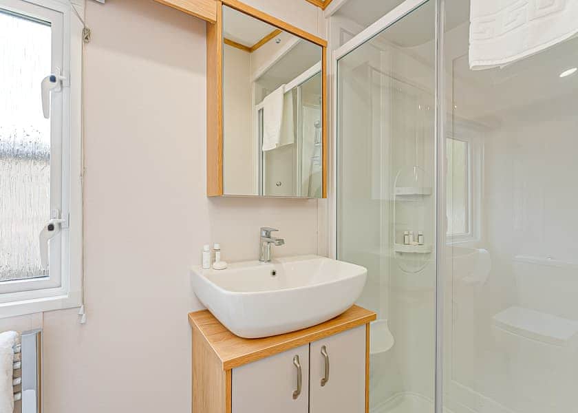 Woodland Lodge 3 - Love2Stay Mid Wales, Newtown