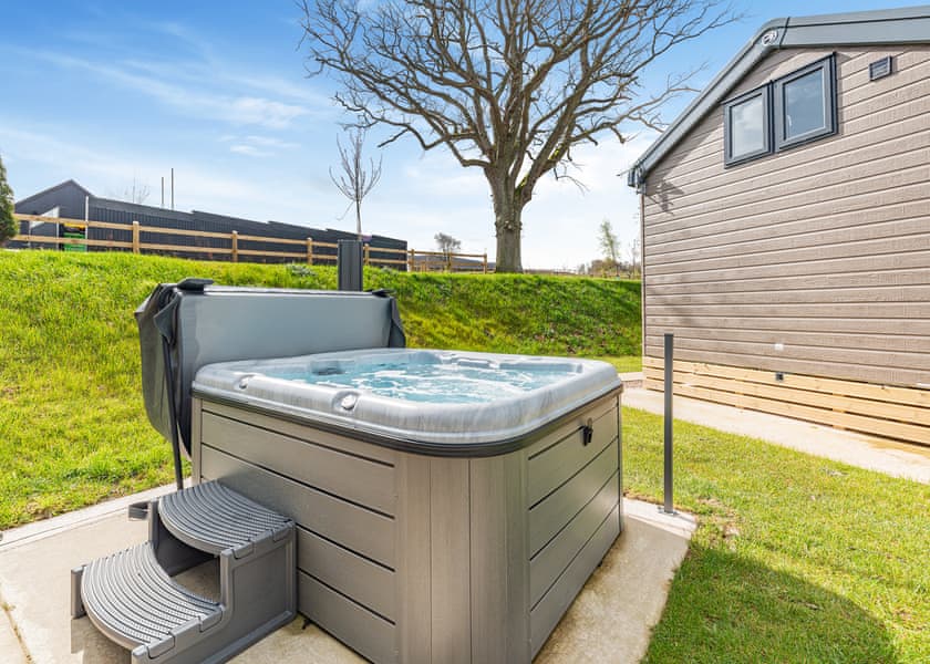 Black Barn Lodge 1 - Love2Stay Mid Wales, Newtown