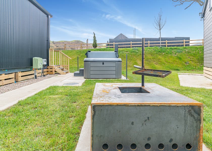 Black Barn Lodge 1 - Love2Stay Mid Wales, Newtown