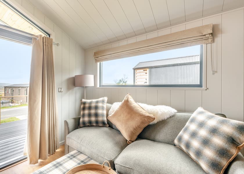 Black Barn Lodge 1 - Love2Stay Mid Wales, Newtown