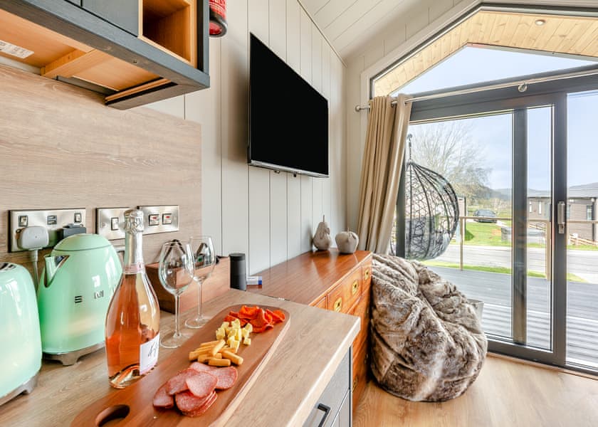 Black Barn Lodge 1 - Love2Stay Mid Wales, Newtown