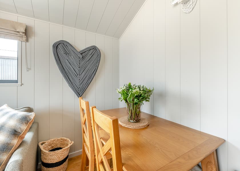 Black Barn Lodge 1 - Love2Stay Mid Wales, Newtown