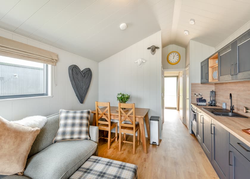 Black Barn Lodge 1 - Love2Stay Mid Wales, Newtown