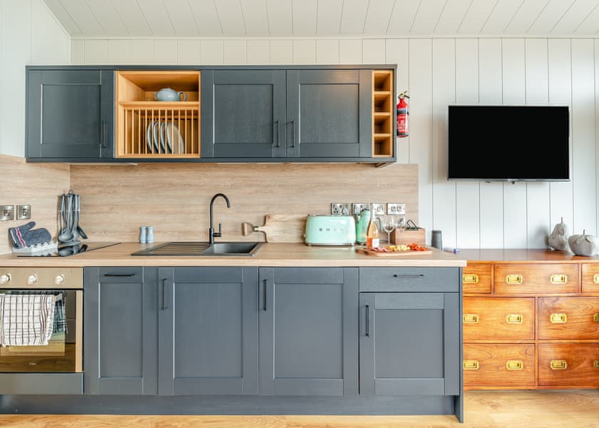 Black Barn Lodge 1 - Love2Stay Mid Wales, Newtown