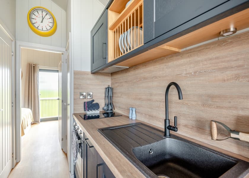 Black Barn Lodge 1 - Love2Stay Mid Wales, Newtown