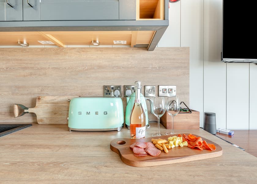 Black Barn Lodge 1 - Love2Stay Mid Wales, Newtown