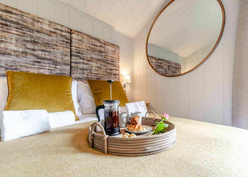 Black Barn Lodge 1 - Love2Stay Mid Wales, Newtown