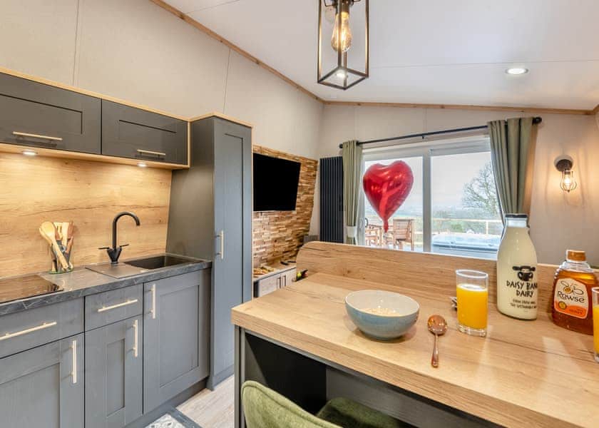 Getaway Lodge - Love2Stay Mid Wales, Newtown