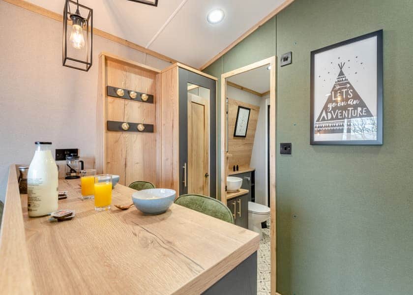 Getaway Lodge - Love2Stay Mid Wales, Newtown