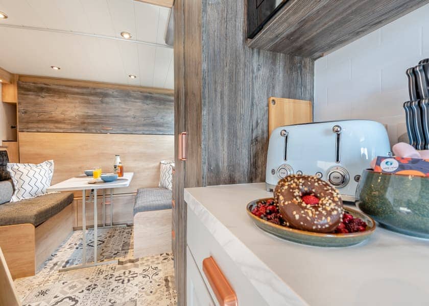 Hillside Cabin Platinum - Love2Stay Mid Wales, Newtown