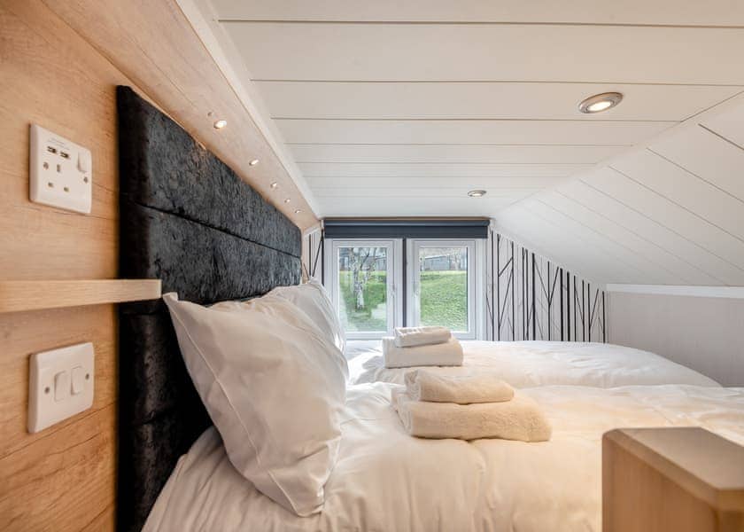 Hillside Cabin Platinum - Love2Stay Mid Wales, Newtown