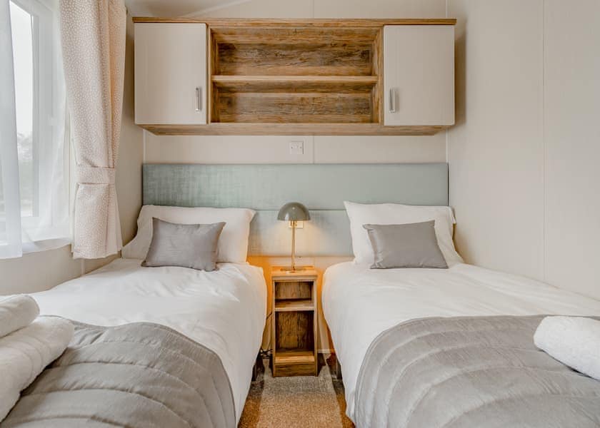 Woodland Lodge Platinum - Love2Stay Mid Wales, Newtown