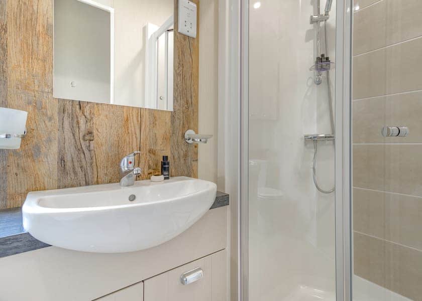 Woodland Lodge Platinum - Love2Stay Mid Wales, Newtown