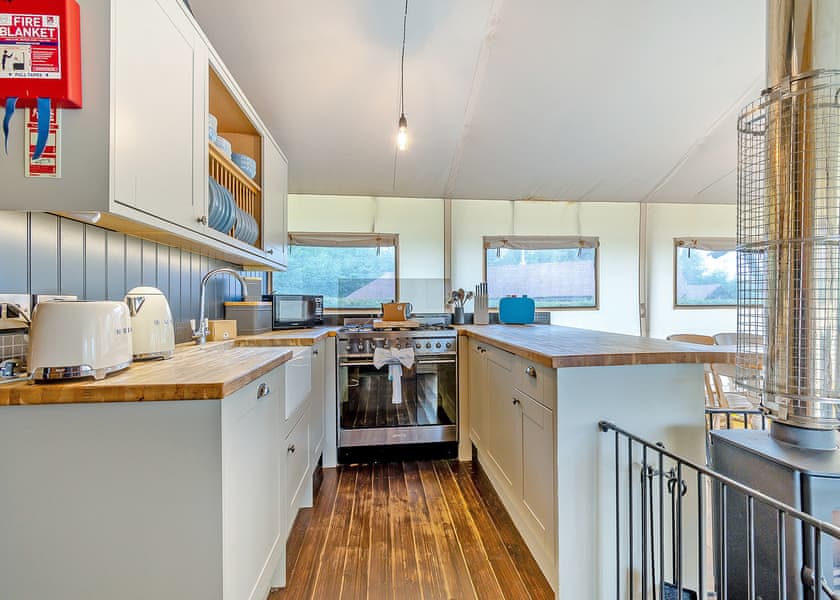 Safari Tent - Love2Stay Shrewsbury, Shrewsbury