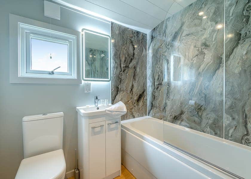Wren’s Nest Lodge - Love2Stay Shrewsbury, Shrewsbury