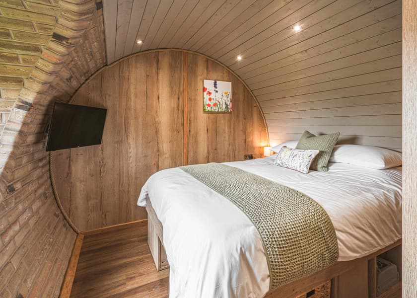 Meadow and Nest Burrow - Luckington Burrows, Frome