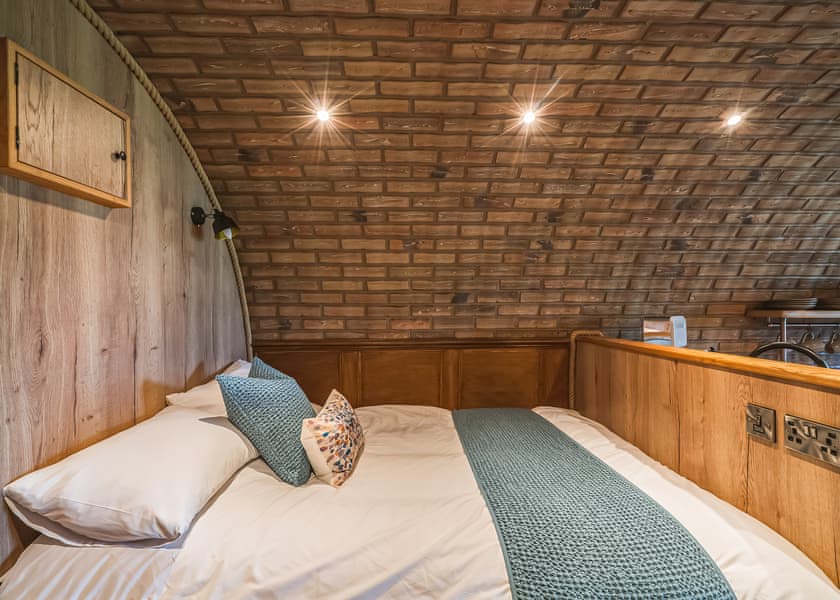 Hive and Spruce Burrow - Luckington Burrows, Frome