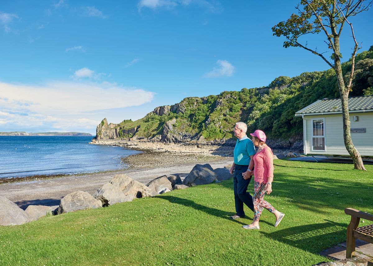 Lydstep Beach Village on the shore of Lydstep Haven