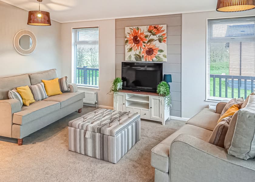 Premium Lodge 2 - Maesmawr Farm Resort, Caersws, Nr Newtown