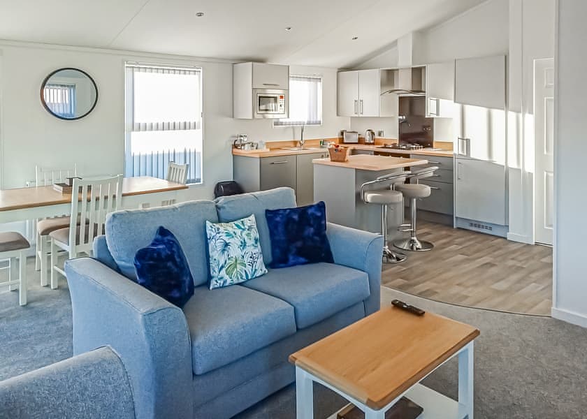 Premium Lodge 2 - Maesmawr Farm Resort, Caersws, Nr Newtown