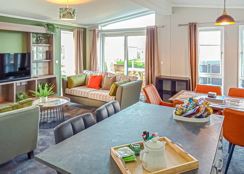 Premium Lodge 2 - Maesmawr Farm Resort, Caersws, Nr Newtown