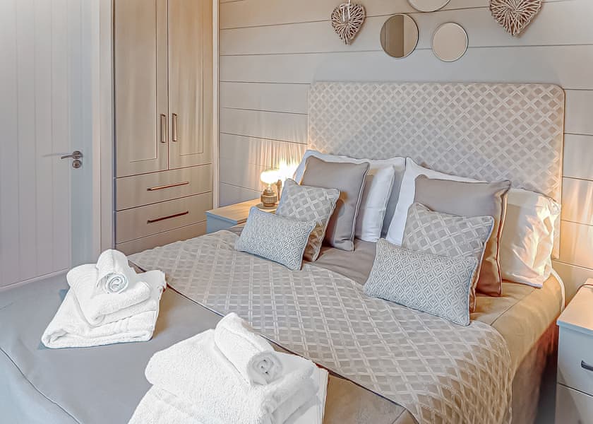 Premium Lodge 2 - Maesmawr Farm Resort, Caersws, Nr Newtown