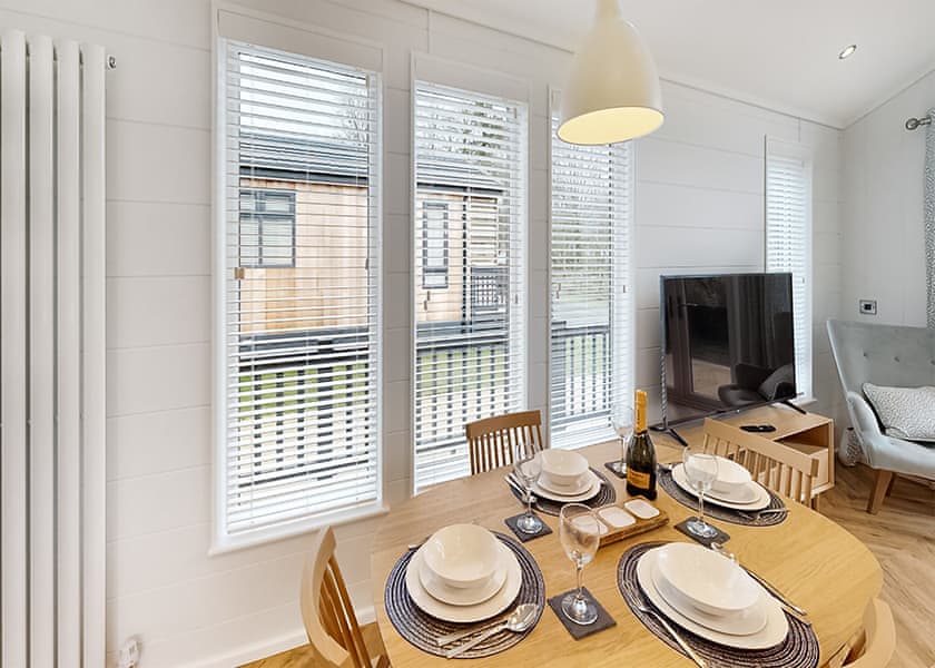 Platinum 2 Bedroom Pet Friendly Caravan - Manor Lakes at Hengar Manor, Bodmin