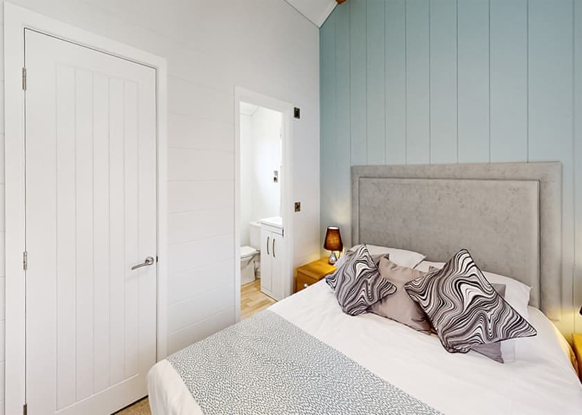 Platinum 2 Bedroom Pet Friendly Caravan - Manor Lakes at Hengar Manor, Bodmin