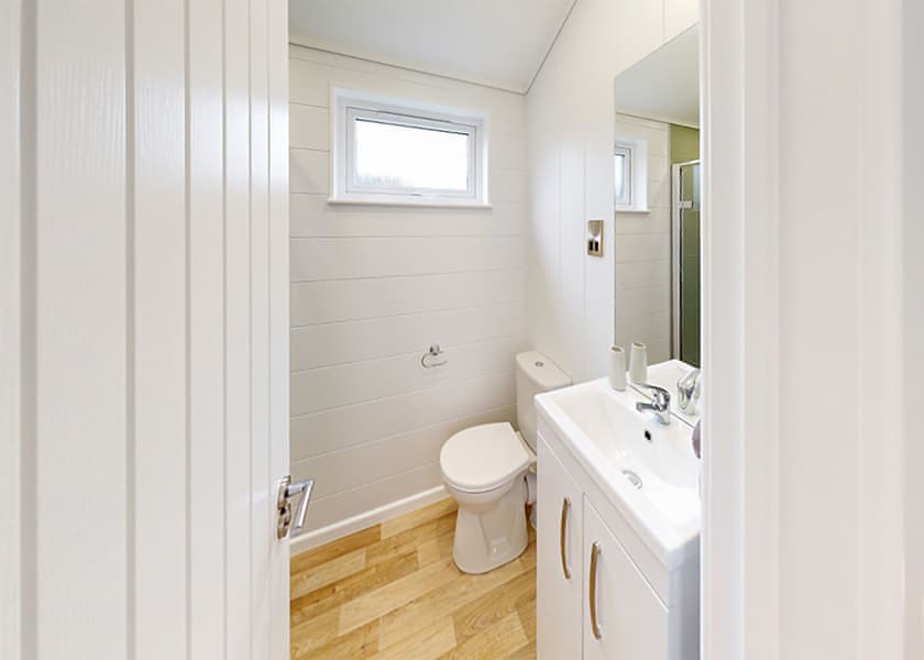 Platinum 2 Bedroom Pet Friendly Caravan - Manor Lakes at Hengar Manor, Bodmin