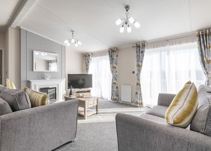 Swan Lake View Lodge - Marine Holiday Park, Rhyl