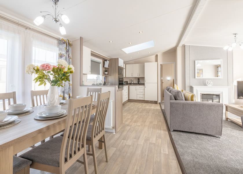 Swan Lake View Lodge - Marine Holiday Park, Rhyl