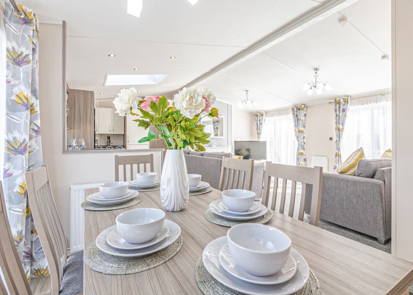 Swan Lake View Lodge - Marine Holiday Park, Rhyl